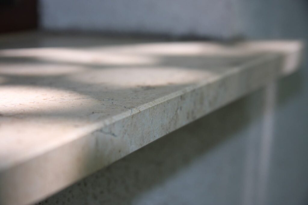 kő ablakpárkány éle